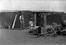 bottle house-W. Australia circa 1900. (photo number: 251)